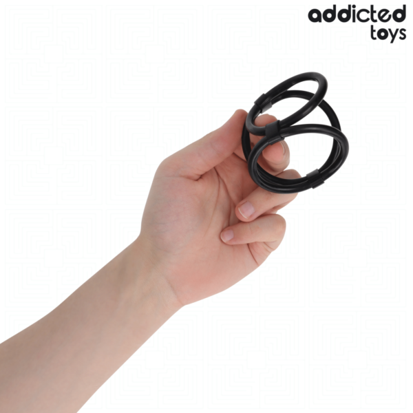 Triple-Penisring Addicted Toys mit seinen drei unterschiedlich großen Ringen
