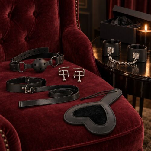 BDSM-Set für Fortgeschrittene mit Knebel, Klemmen, Halsband, Paddle und Handfesseln – Stimmungsbild (KI-generiertes Bild)