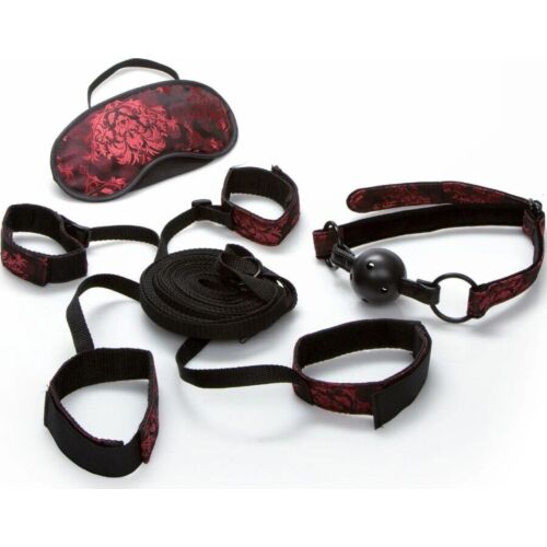 Sets Bondage CALEXOTICS Scandal Kit mit anpassbaren Bettfesseln